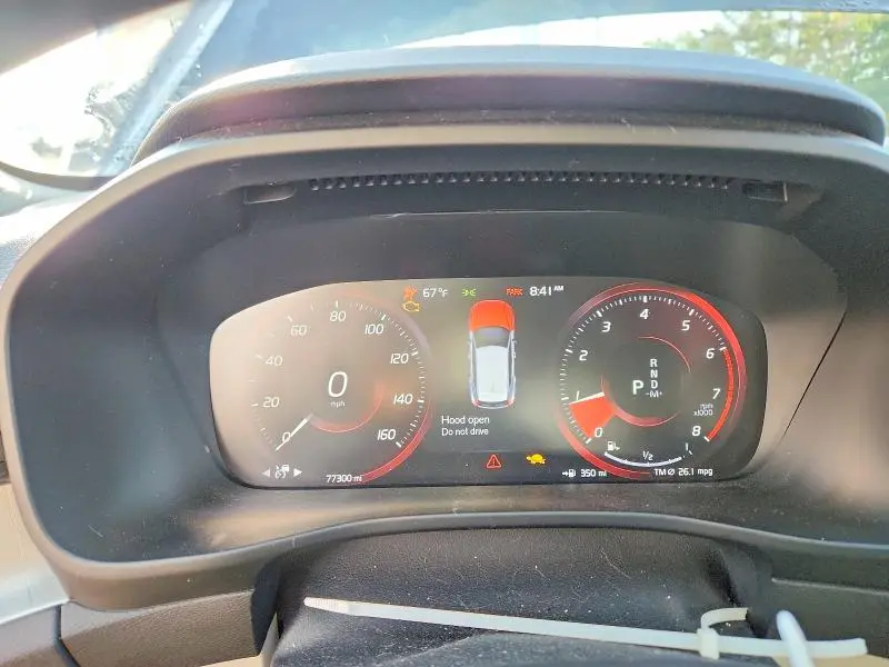 2019 VOLVO XC40 T5 MOMENTUM  