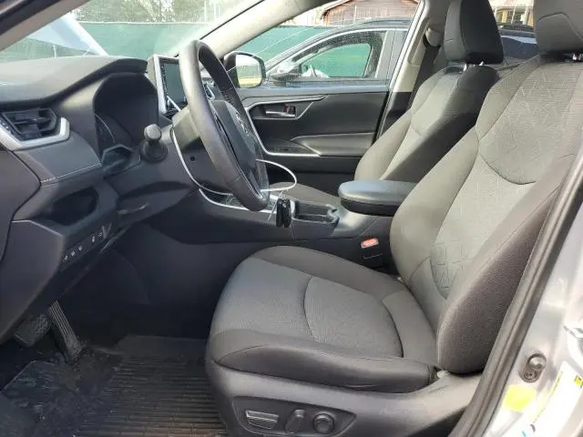 2021 TOYOTA RAV4 XLE  