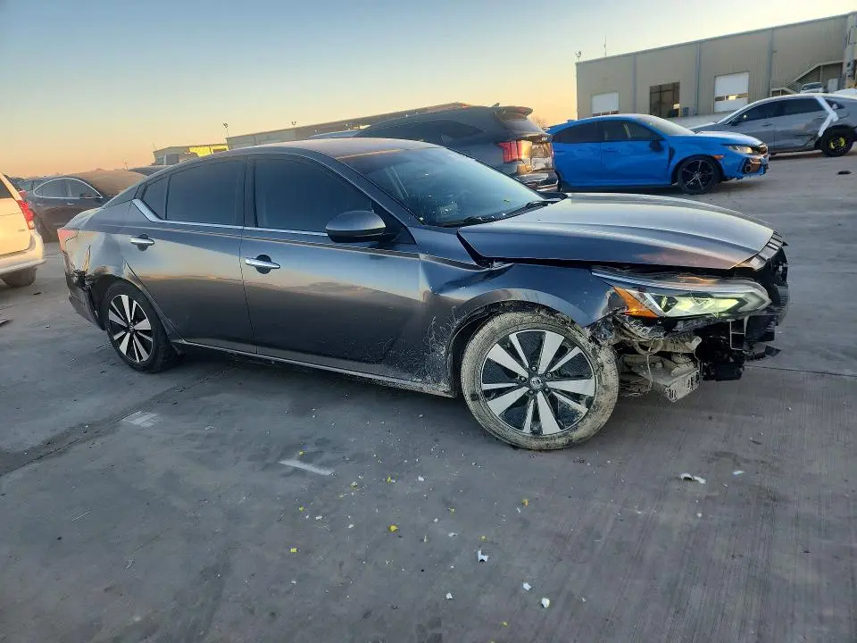 2022 NISSAN ALTIMA SV  