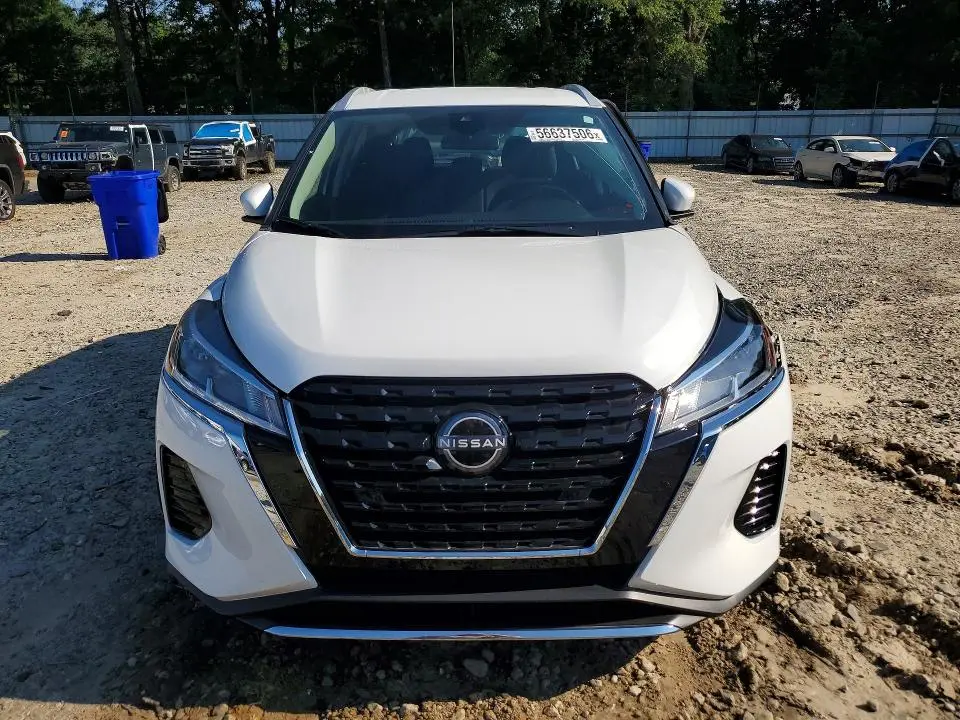 2022 NISSAN KICKS SV  