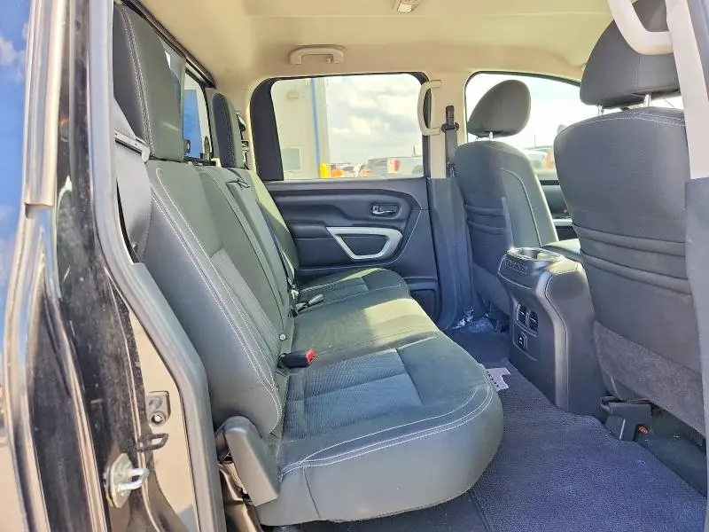 2017 NISSAN TITAN SV  