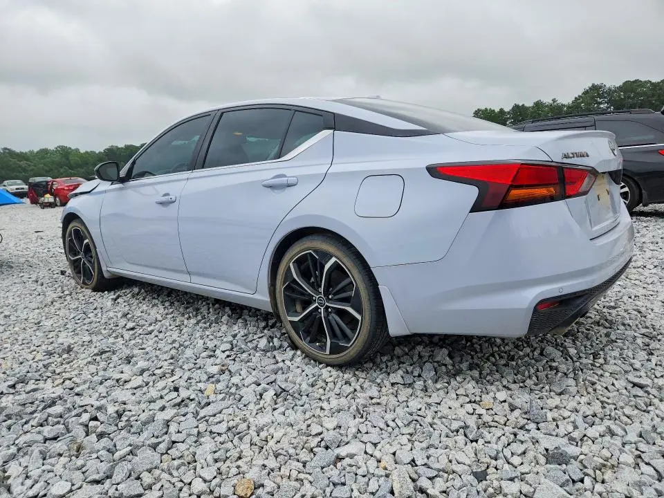 2024 NISSAN ALTIMA SR  