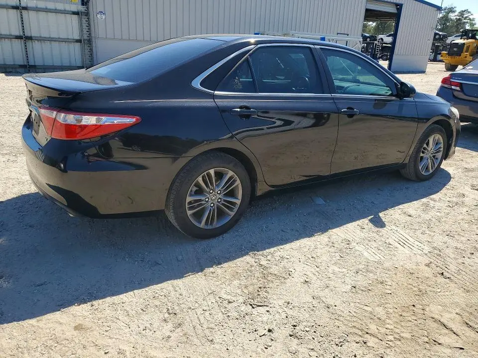 2017 TOYOTA CAMRY SE  