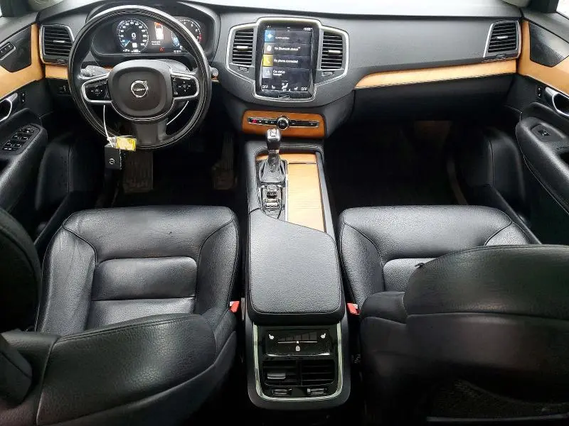 2021 VOLVO XC90 T6 MOMENTUM  