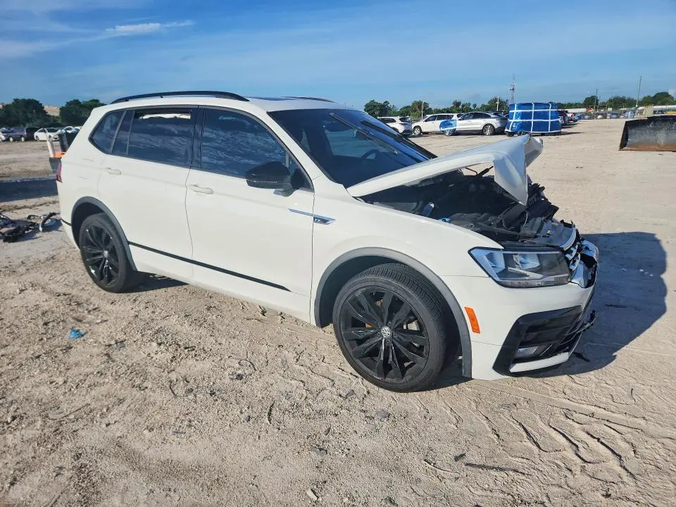2021 VOLKSWAGEN TIGUAN SE  