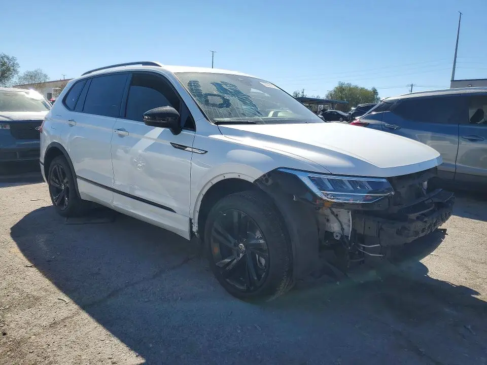 2024 VOLKSWAGEN TIGUAN SE R-LINE BLACK  