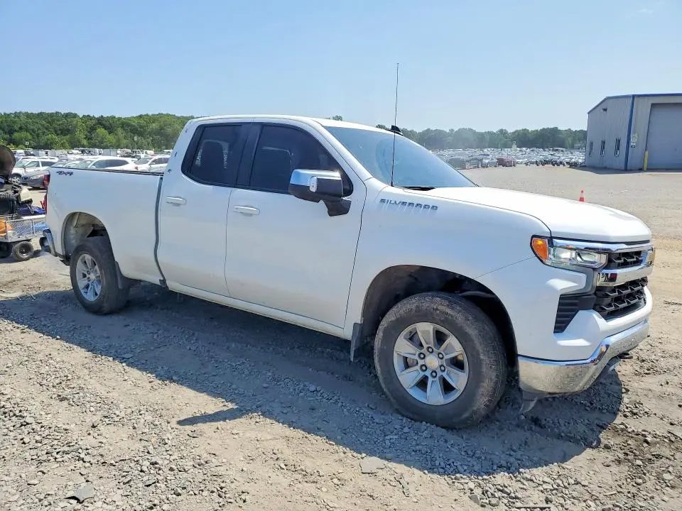 2024 CHEVROLET SILVERADO K1500 LT  