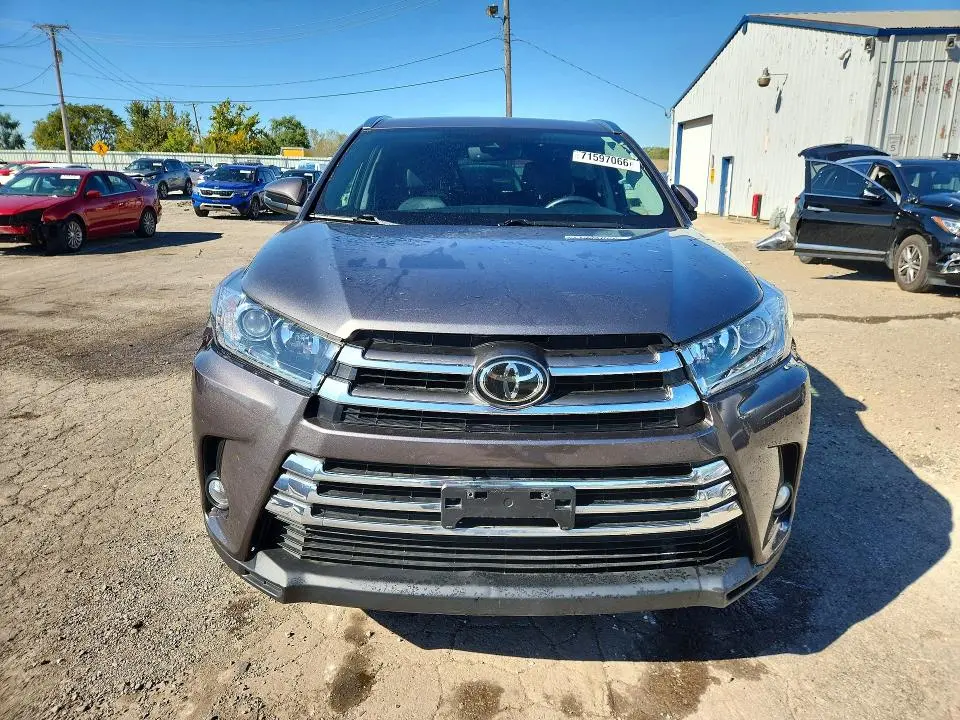 2017 TOYOTA HIGHLANDER LIMITED  