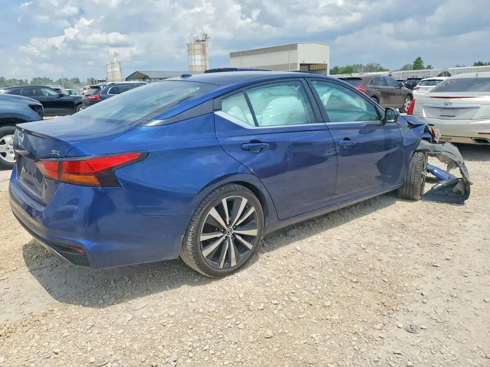 2021 NISSAN ALTIMA SR  