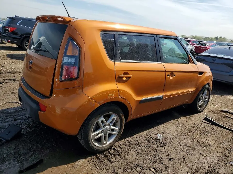 2011 KIA SOUL +  
