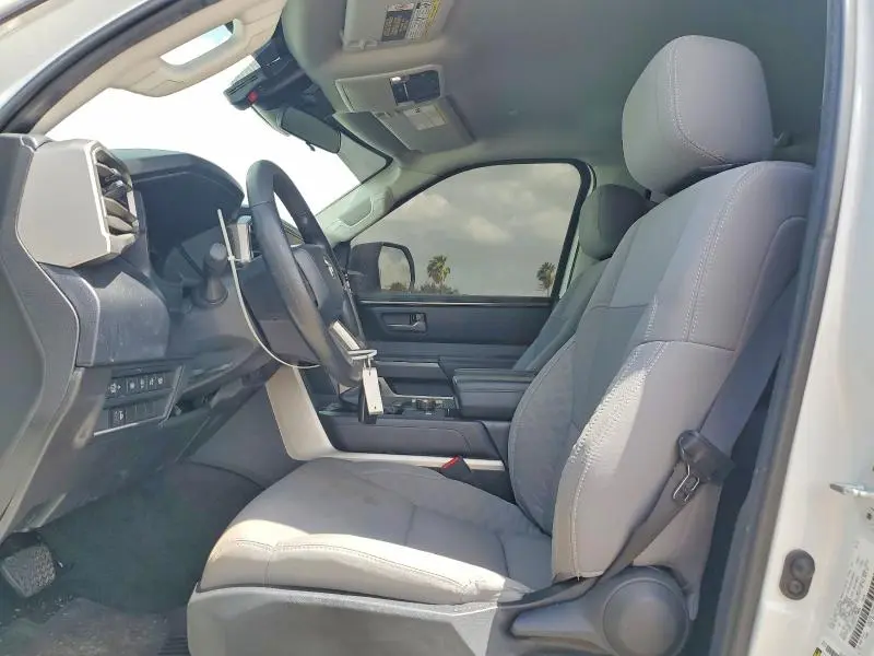 2024 TOYOTA TUNDRA SR5  