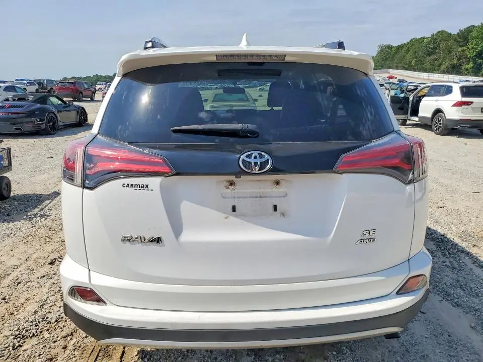 2016 TOYOTA RAV4 SE  