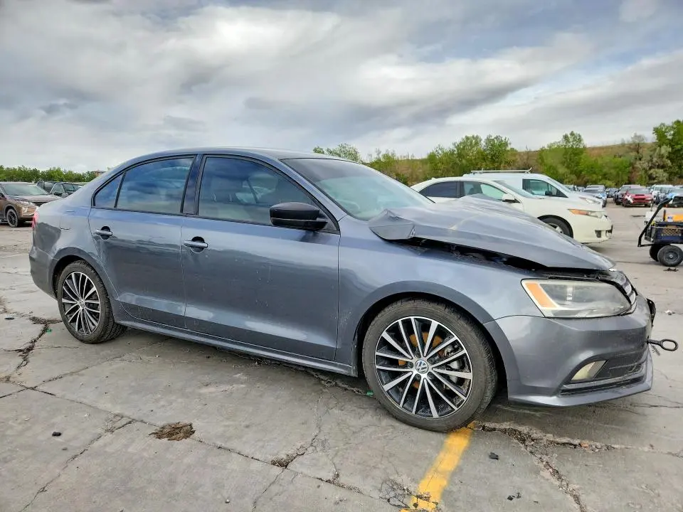 2015 VOLKSWAGEN JETTA SE  