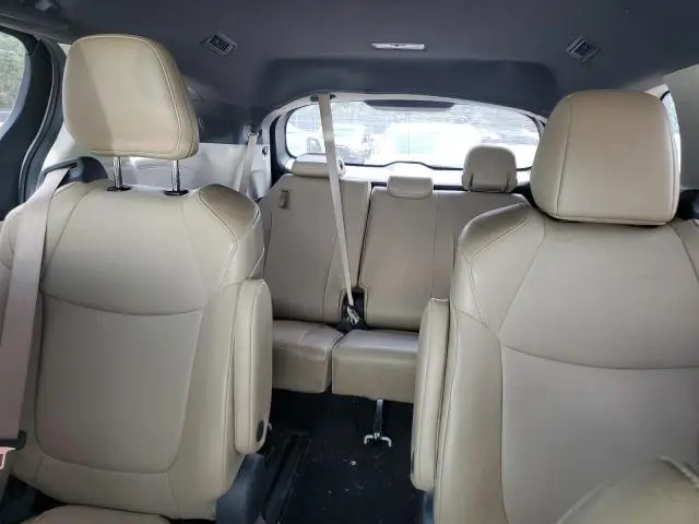 2021 TOYOTA SIENNA XLE  