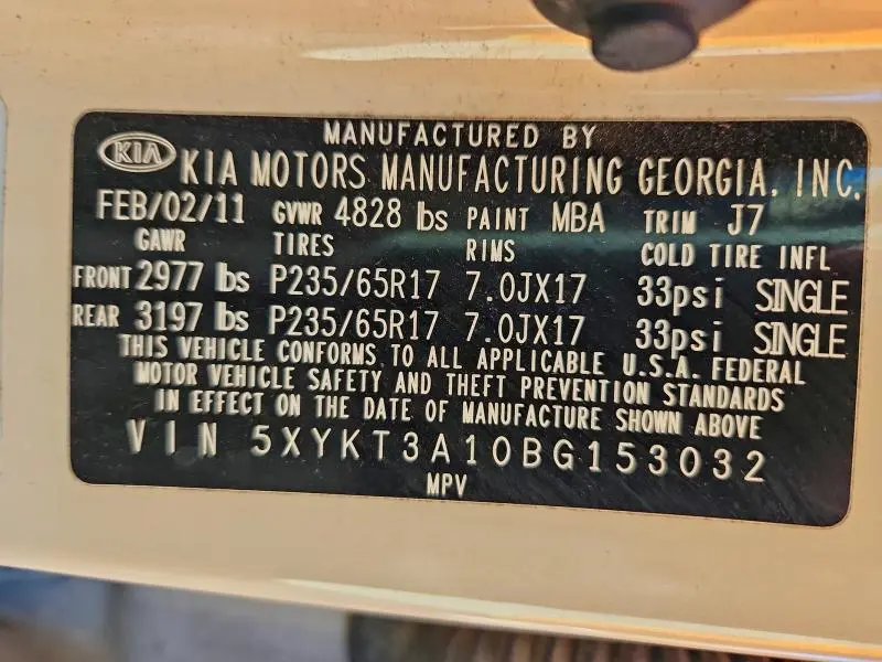 2011 KIA SORENTO BASE  