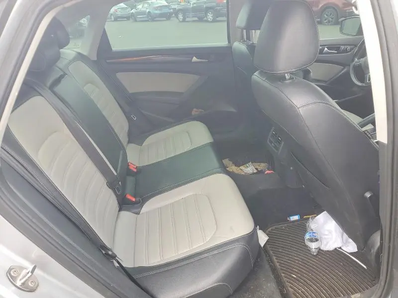 2015 VOLKSWAGEN PASSAT SE  