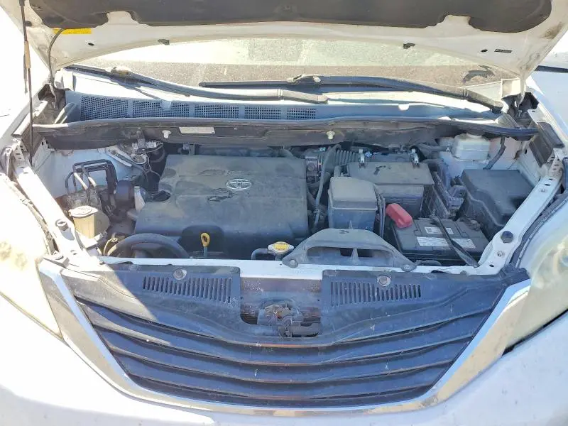 2011 TOYOTA SIENNA LE  