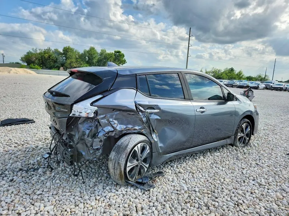 2022 NISSAN LEAF SV  