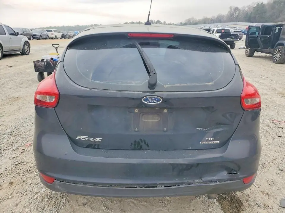 2016 FORD FOCUS SE  