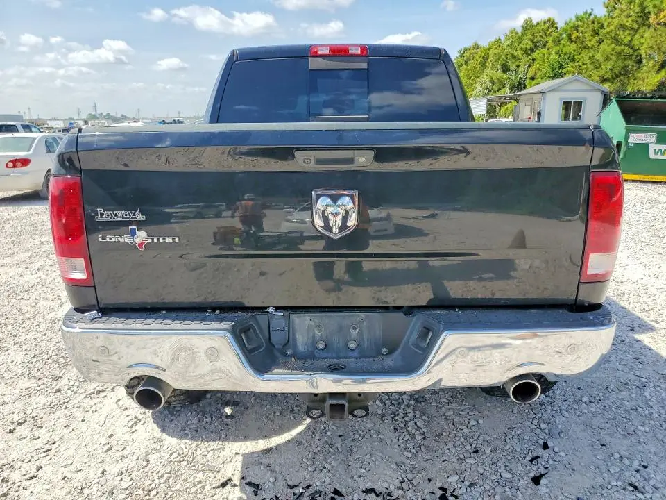 2016 RAM 1500 SLT  