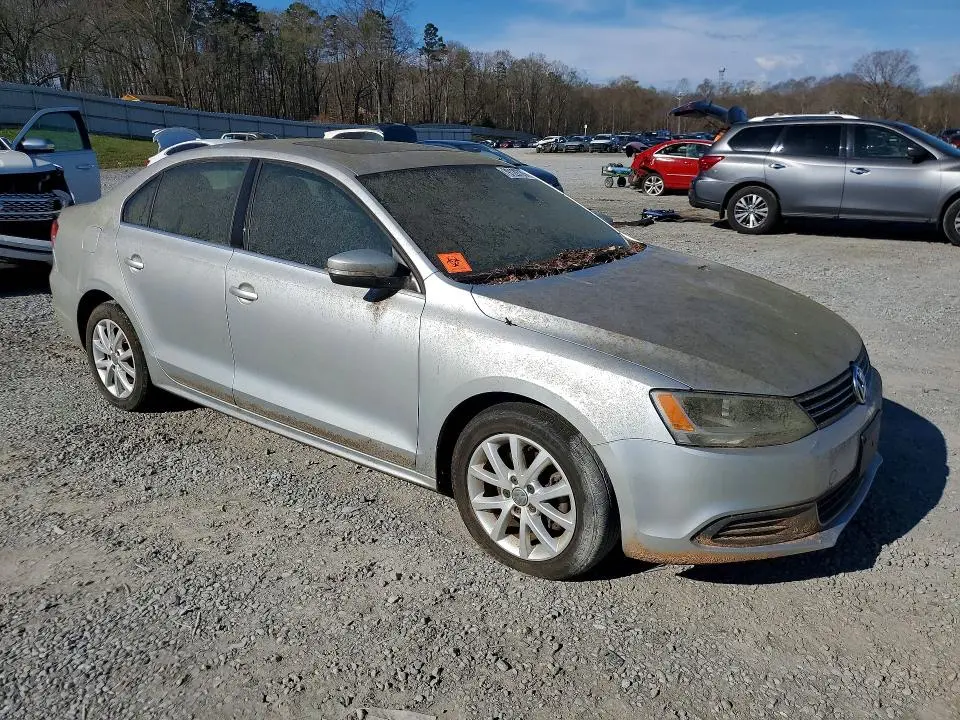 2013 VOLKSWAGEN JETTA SE  