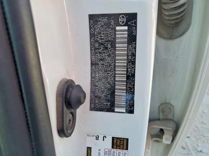 2010 TOYOTA PRIUS III  