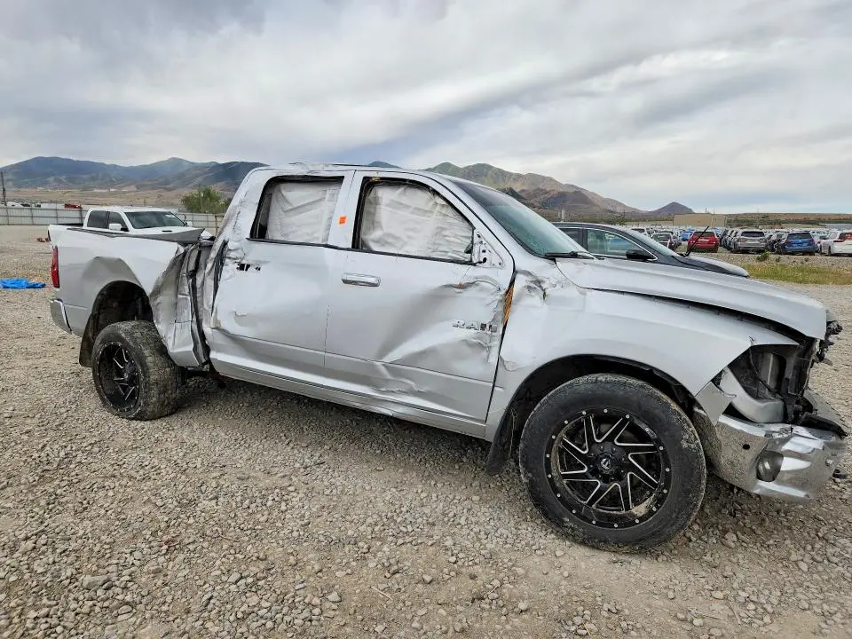 2015 RAM 1500 SLT  