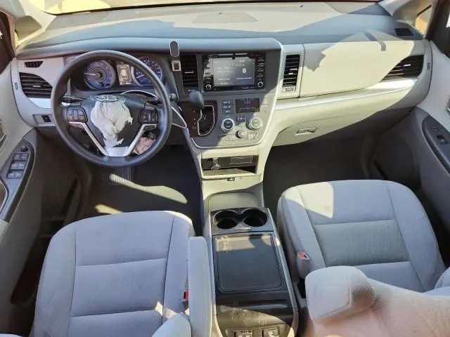 2020 TOYOTA SIENNA LE  