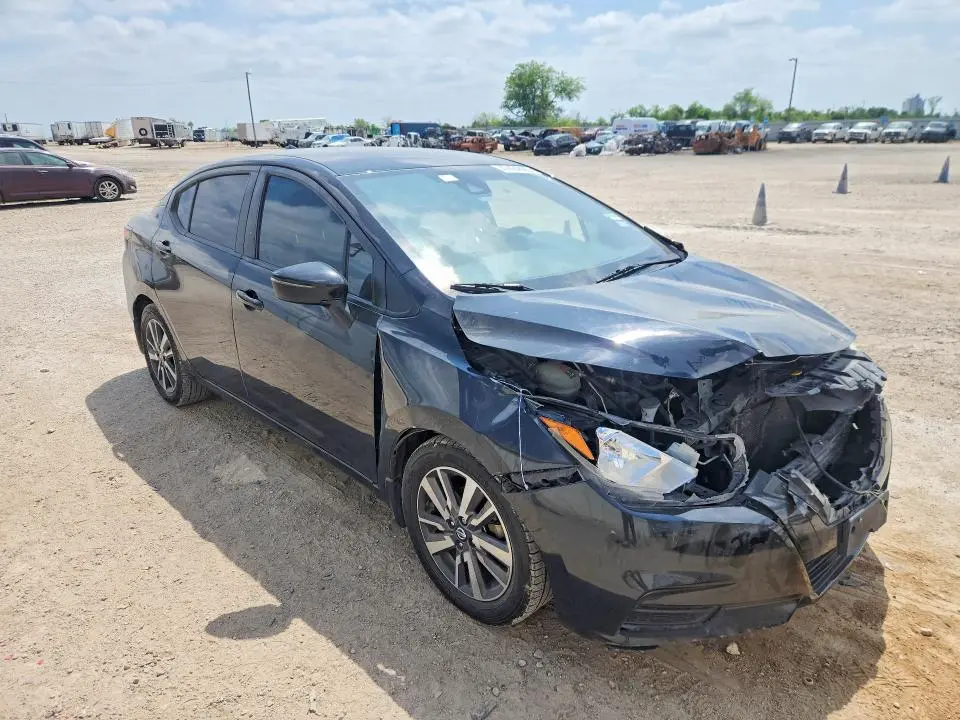 2020 NISSAN VERSA SV  