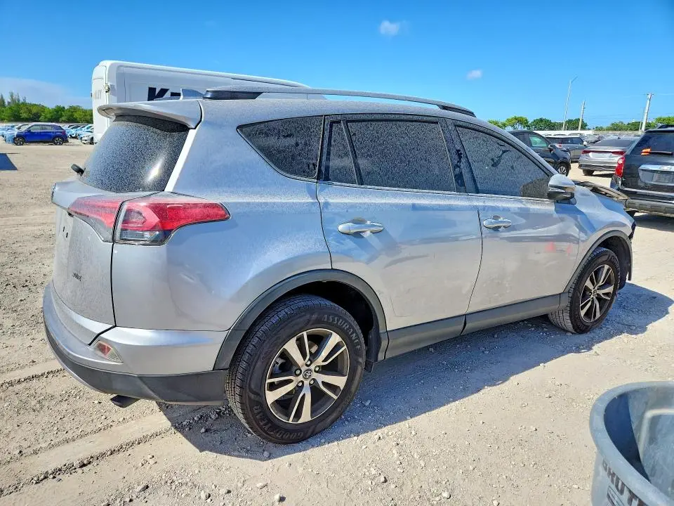 2018 TOYOTA RAV4 XLE  