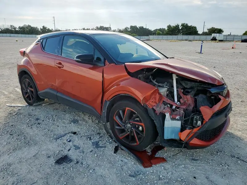 2020 TOYOTA C-HR XLE  