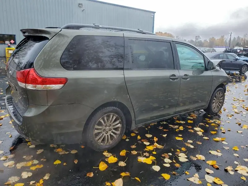 2011 TOYOTA SIENNA XLE  
