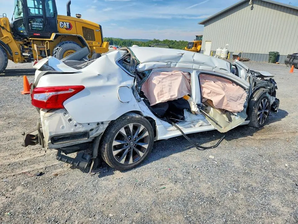 2016 NISSAN SENTRA SR  