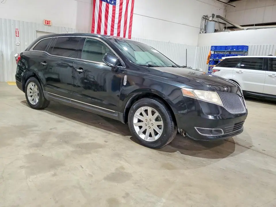2014 LINCOLN MKT   