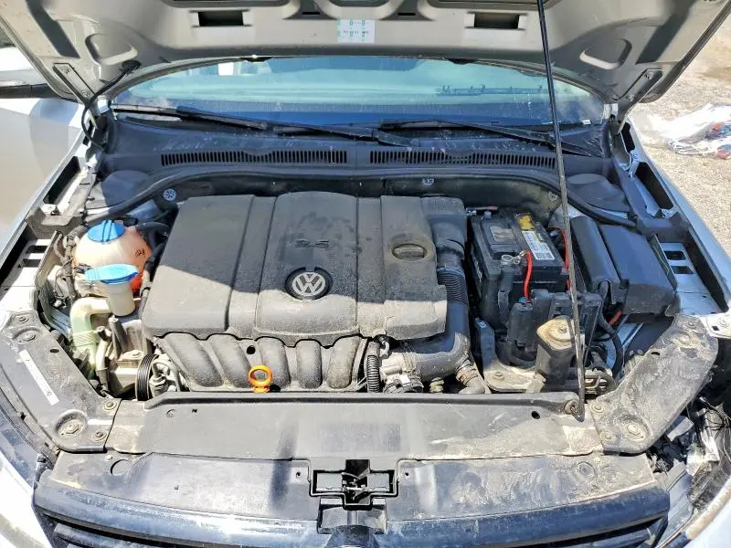 2011 VOLKSWAGEN JETTA SE  