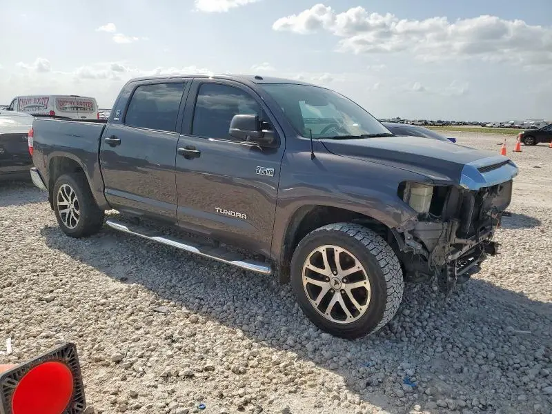 2017 TOYOTA TUNDRA CREWMAX SR5  