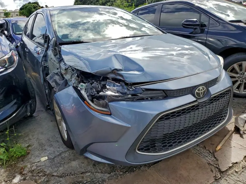 2020 TOYOTA COROLLA XLE  