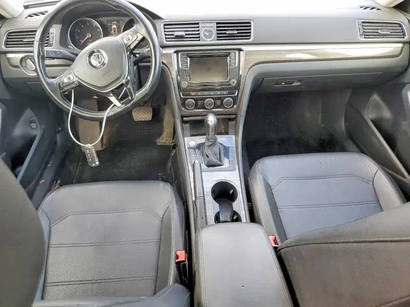 2017 VOLKSWAGEN PASSAT SE  