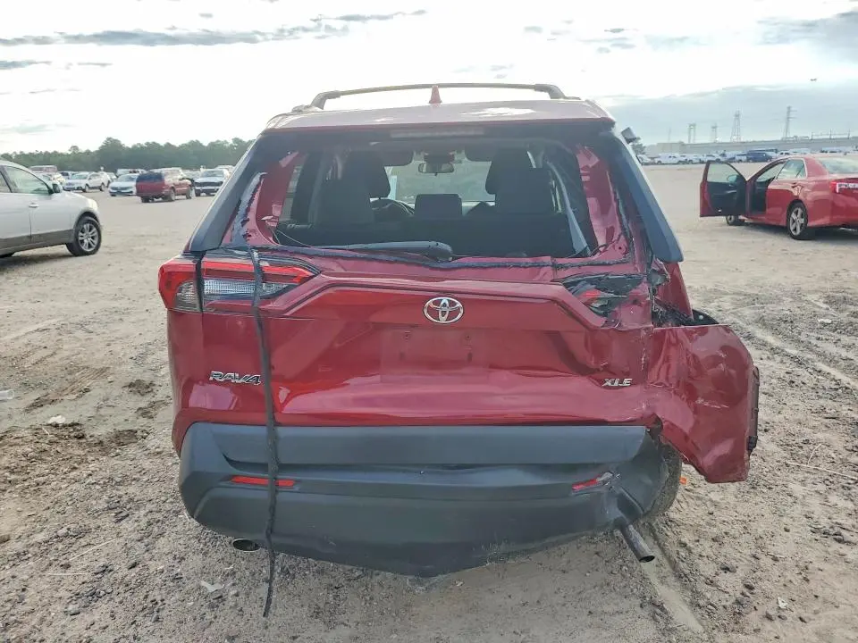 2020 TOYOTA RAV4 XLE  