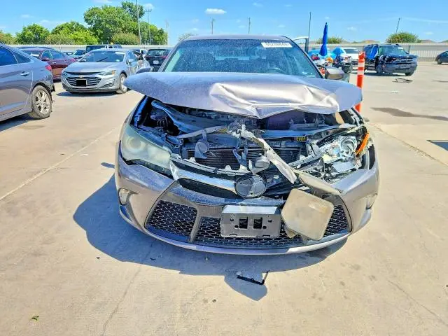 2016 TOYOTA CAMRY SE  