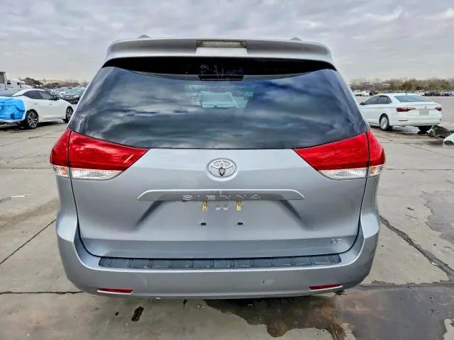 2014 TOYOTA SIENNA LE  