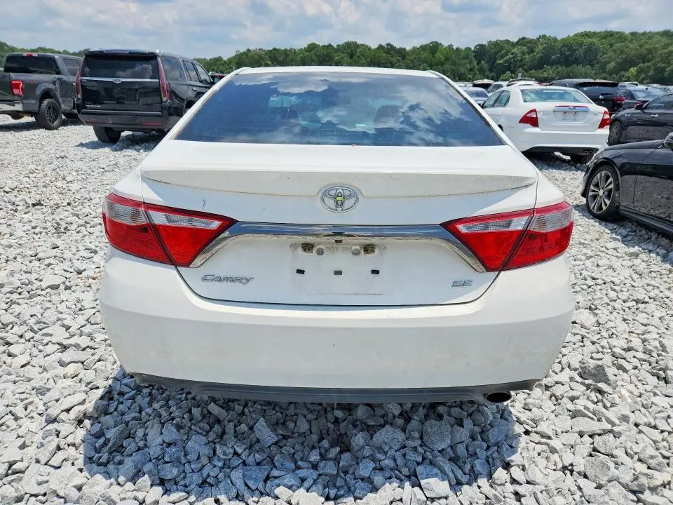 2015 TOYOTA CAMRY SE  