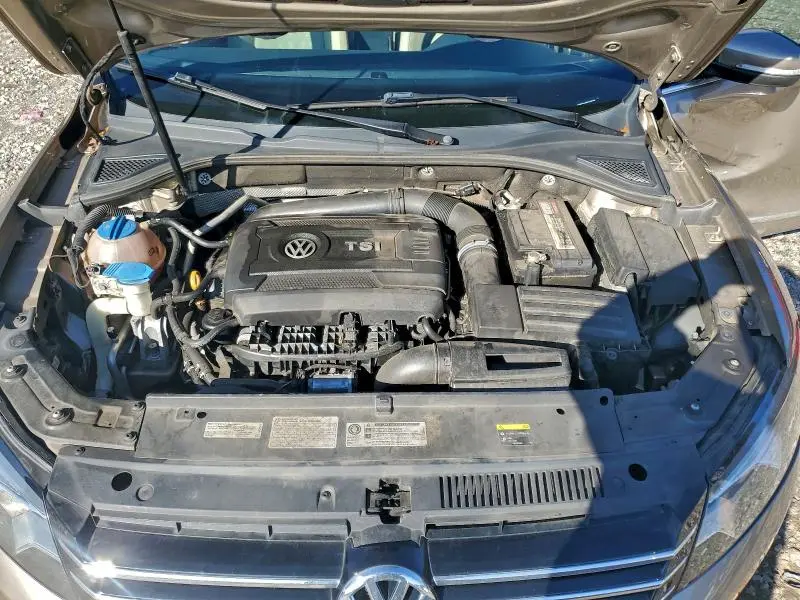 2015 VOLKSWAGEN PASSAT SE  