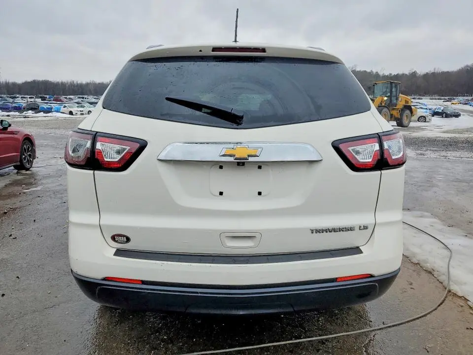 2014 CHEVROLET TRAVERSE LS  
