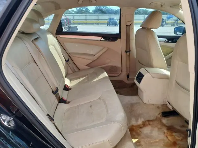 2013 VOLKSWAGEN PASSAT SE  