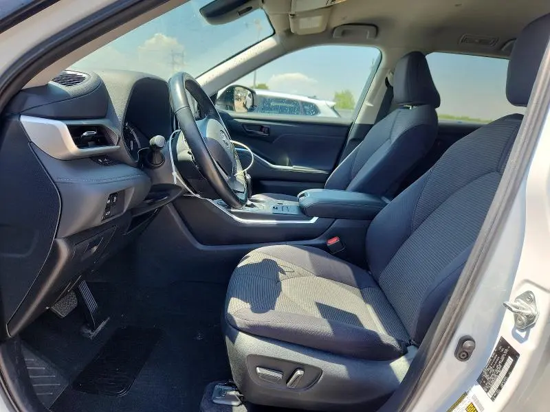 2024 TOYOTA HIGHLANDER LE  