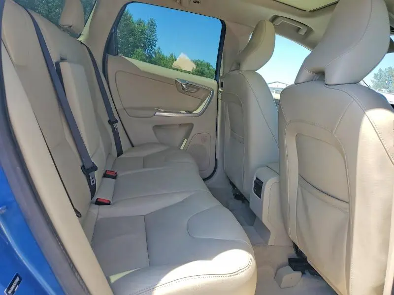 2016 VOLVO XC60 T5 PREMIER  
