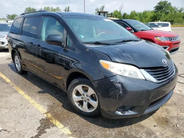 2013 TOYOTA SIENNA LE  