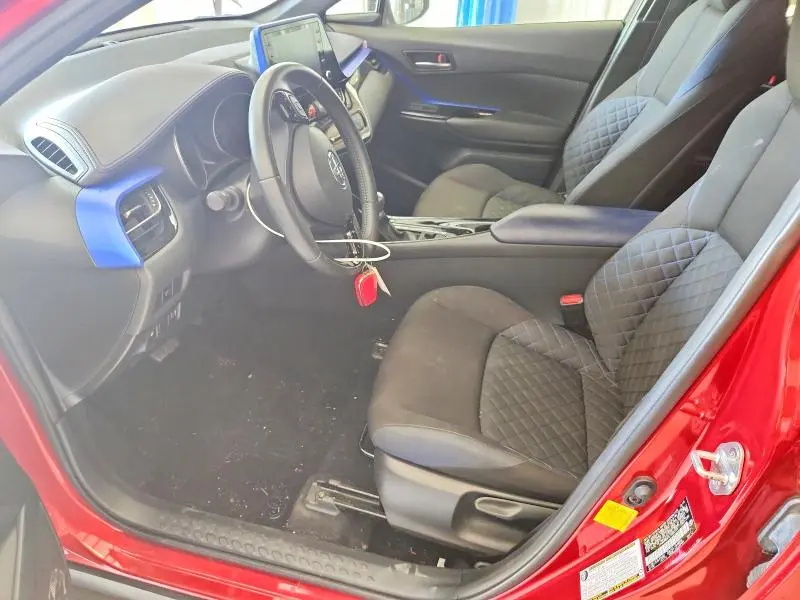 2020 TOYOTA C-HR XLE  