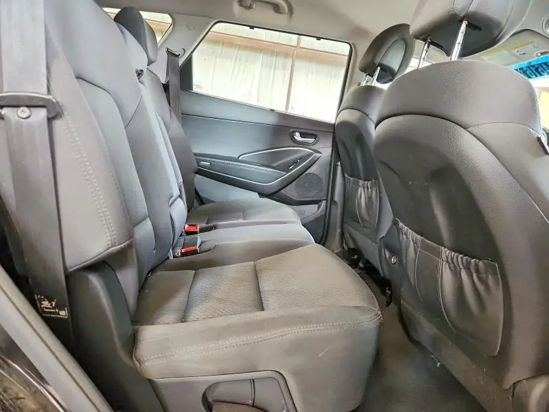 2018 HYUNDAI SANTA FE SE  